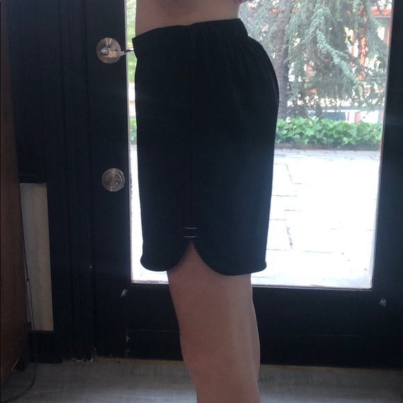 Athletic shorts - Picture 2 of 2